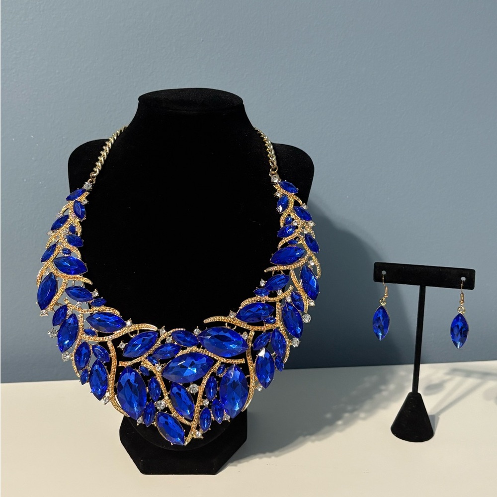 Elegant Blue and Gold Necklace Set